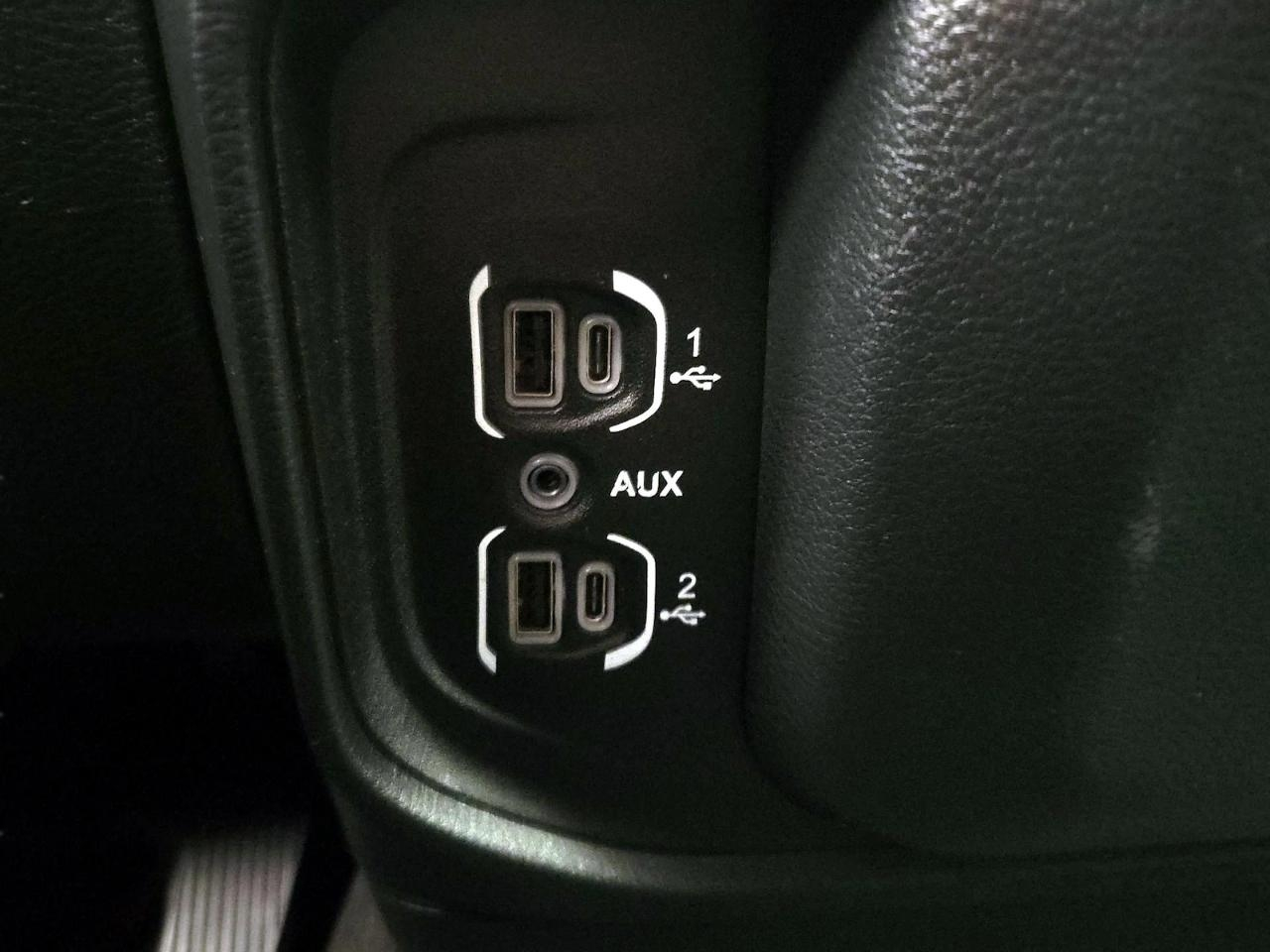 RAM 1500 SLT Quad Cab 4WD 2024