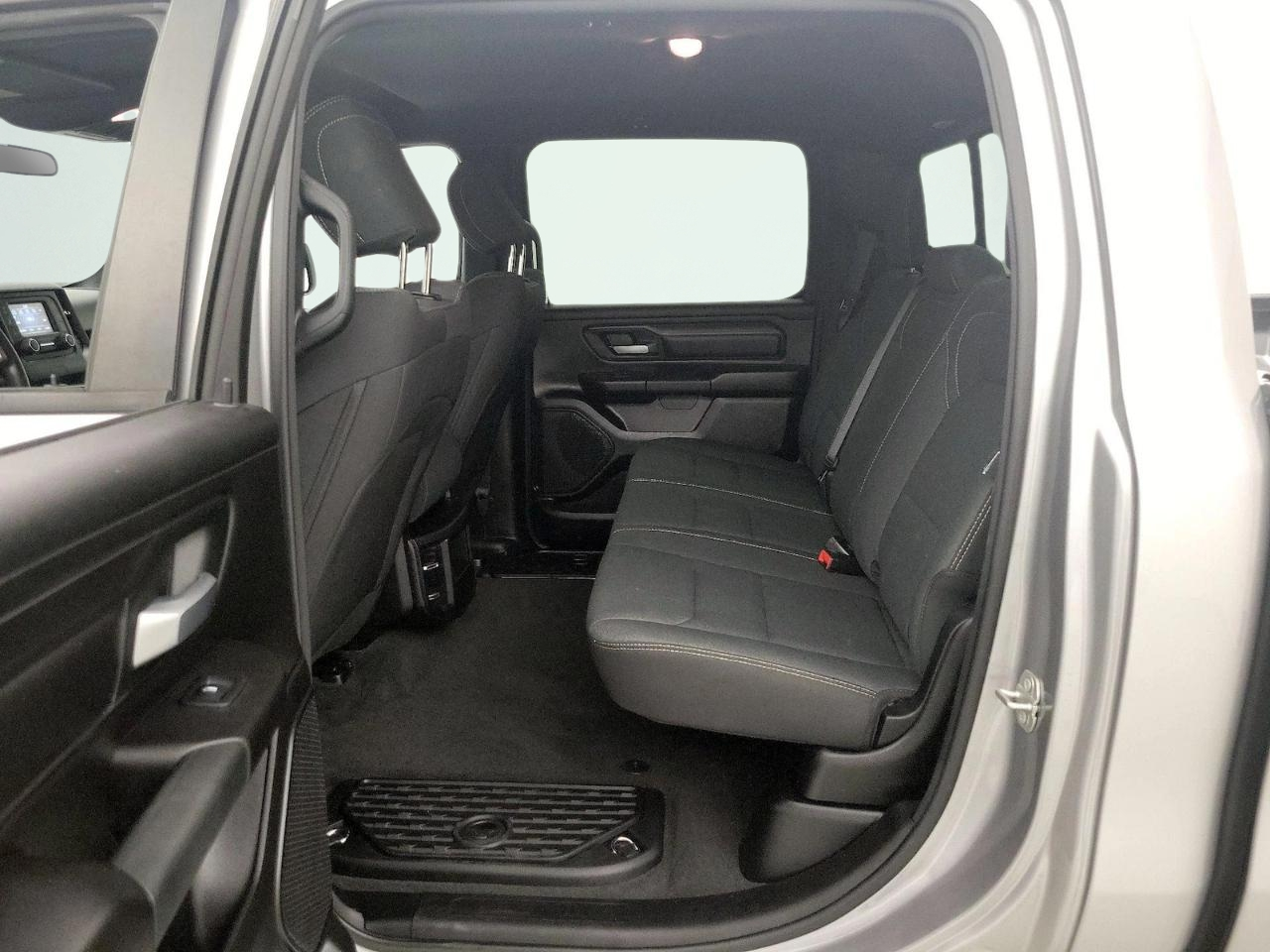 RAM 1500 SLT Quad Cab 4WD 2024