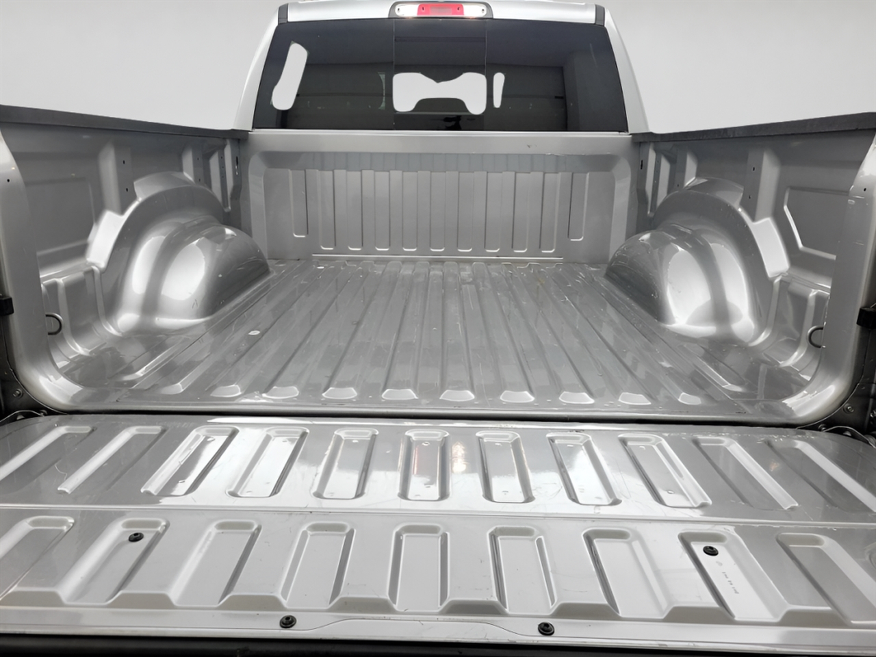 RAM 1500 SLT Quad Cab 4WD 2024