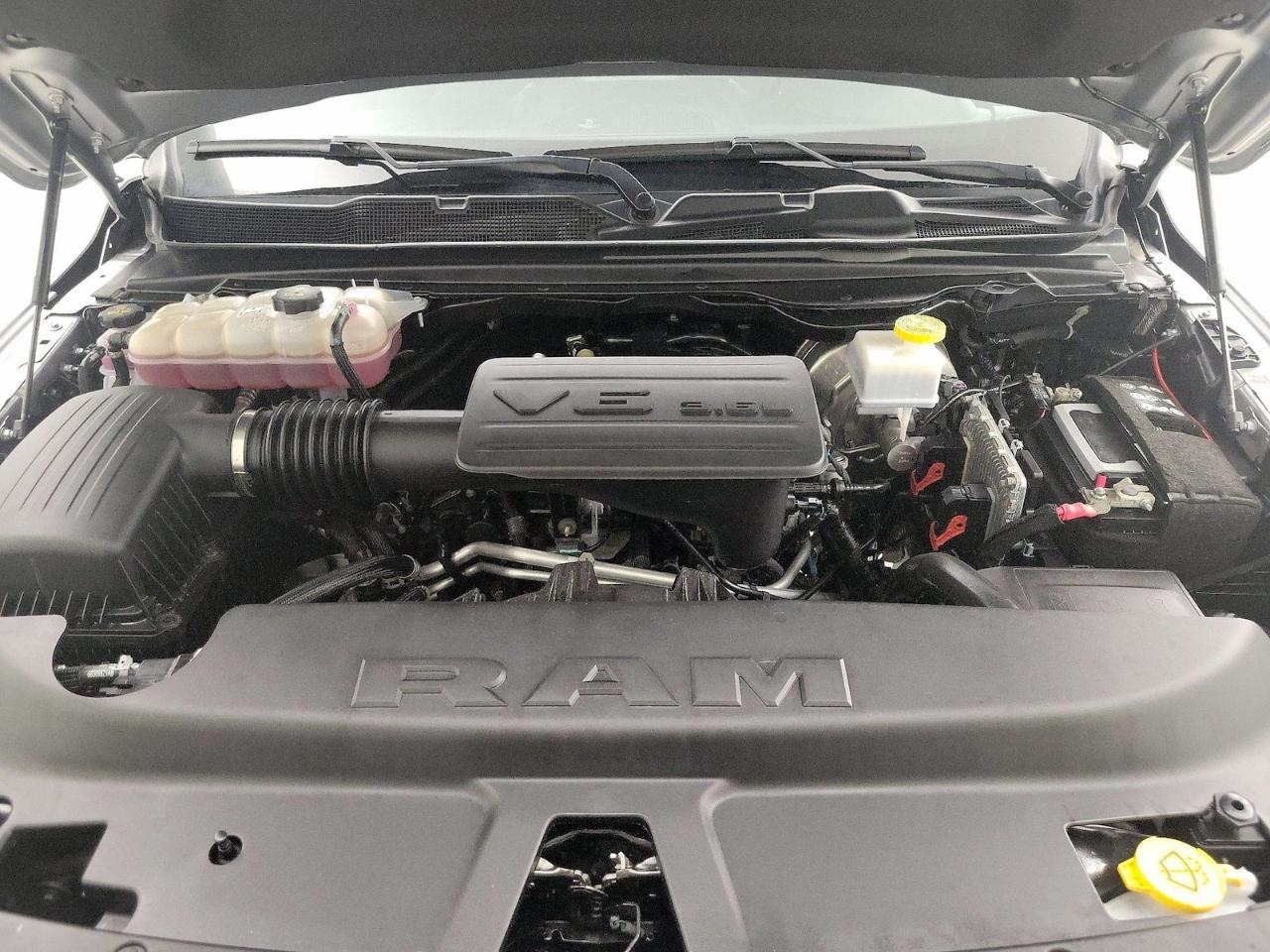 RAM 1500 SLT Quad Cab 4WD 2024