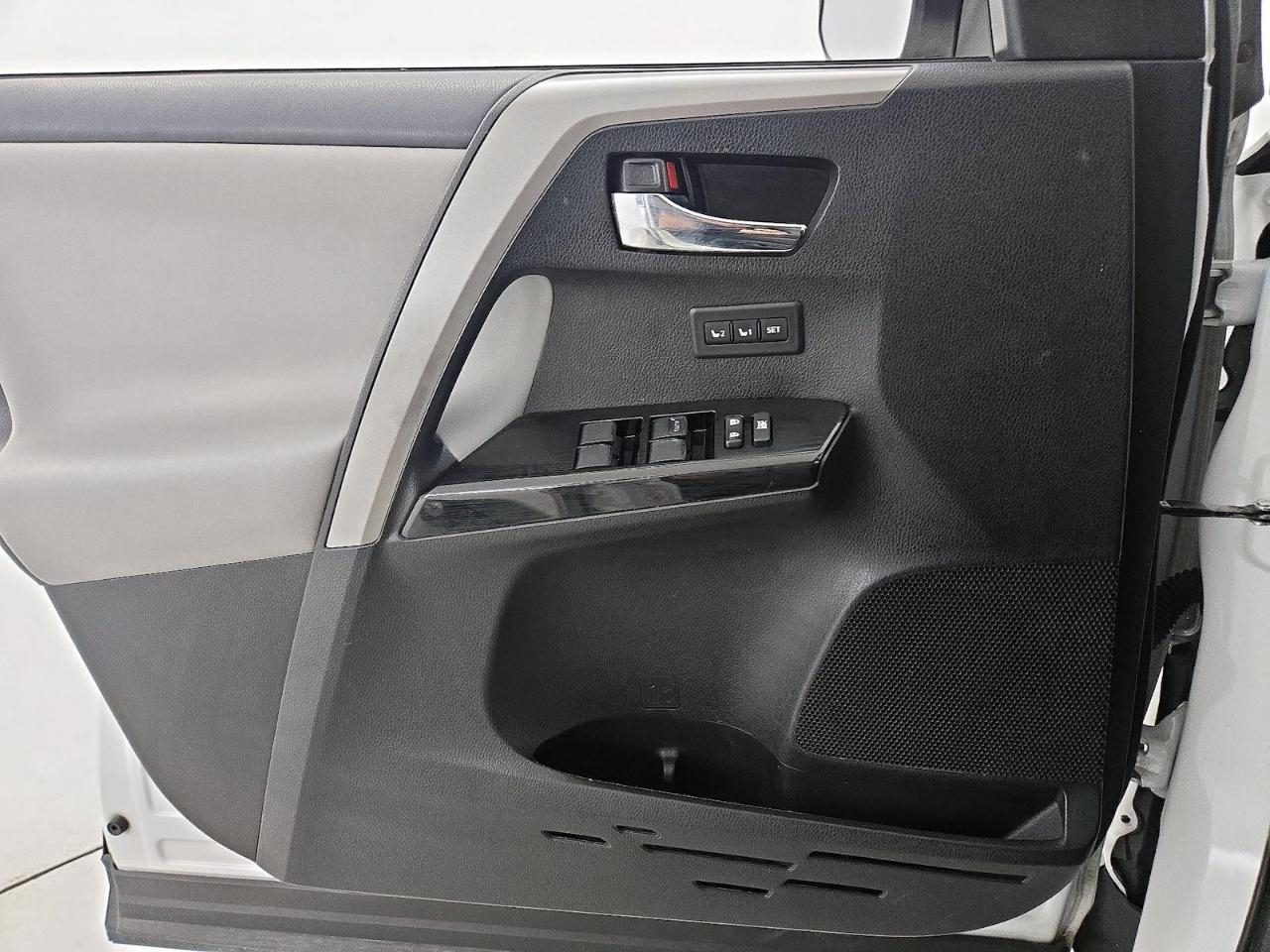 Toyota RAV4 Limited FWD 2017