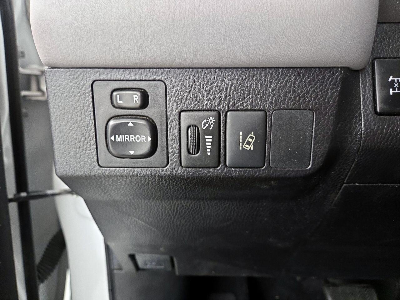 Toyota RAV4 Limited FWD 2017