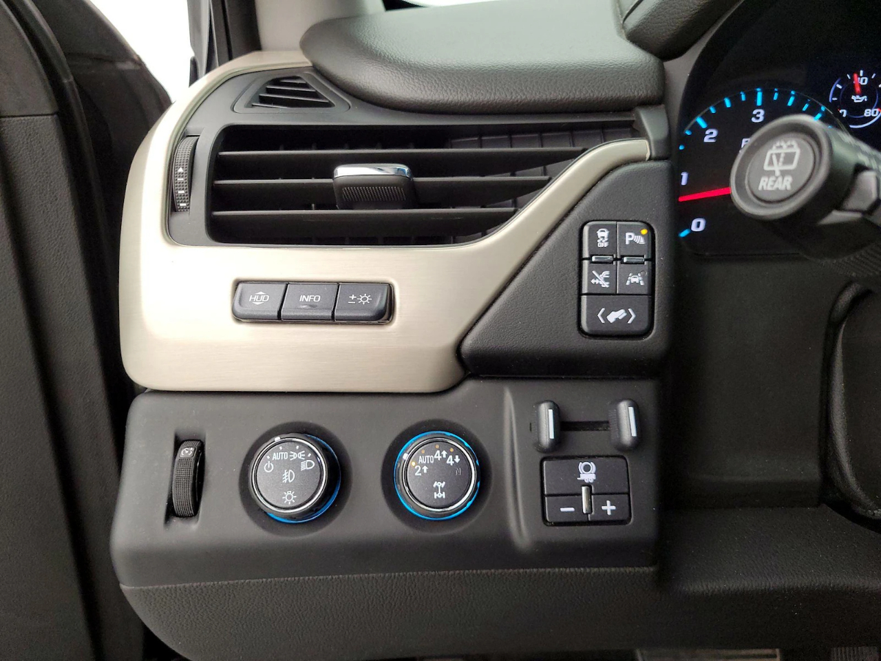 GMC Yukon Denali 4WD 2017