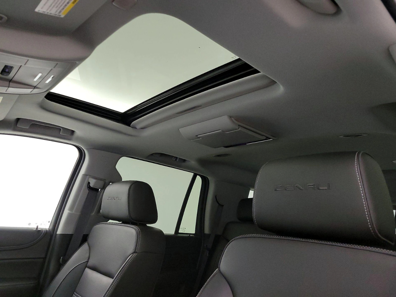GMC Yukon Denali 4WD 2017