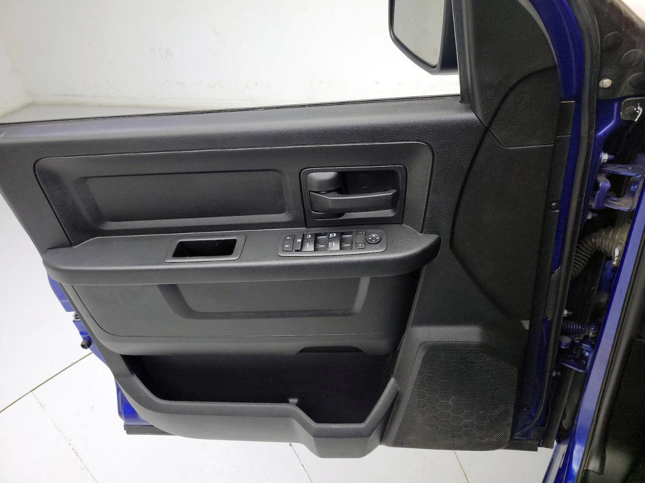 RAM 1500 Classic Tradesman Crew Cab SWB 2WD 2022