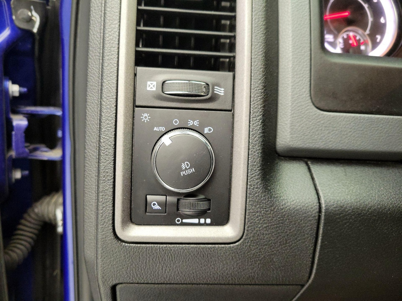 RAM 1500 Classic Tradesman Crew Cab SWB 2WD 2022
