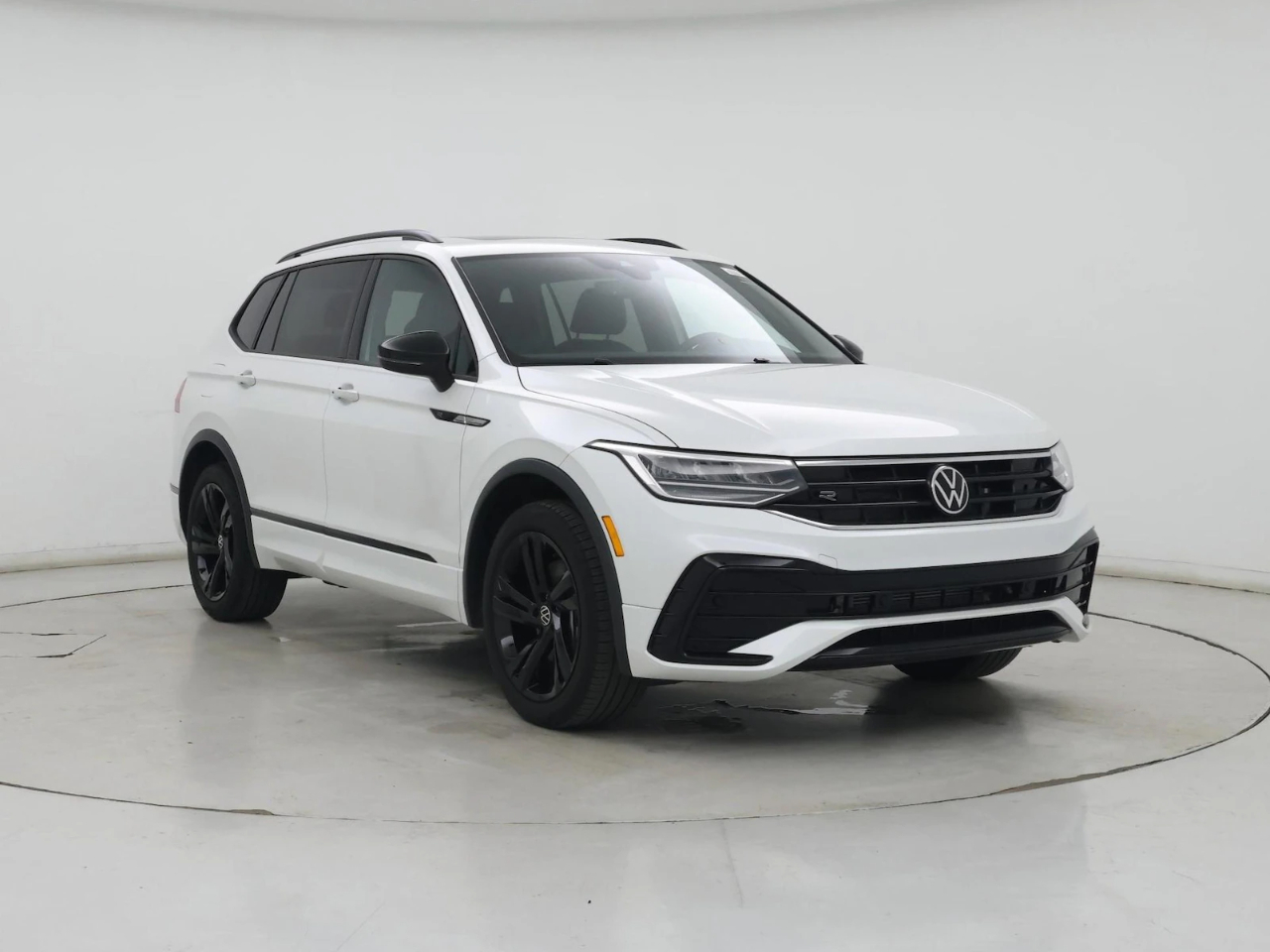 2023 Volkswagen Tiguan SE R-Line Black AWD photo