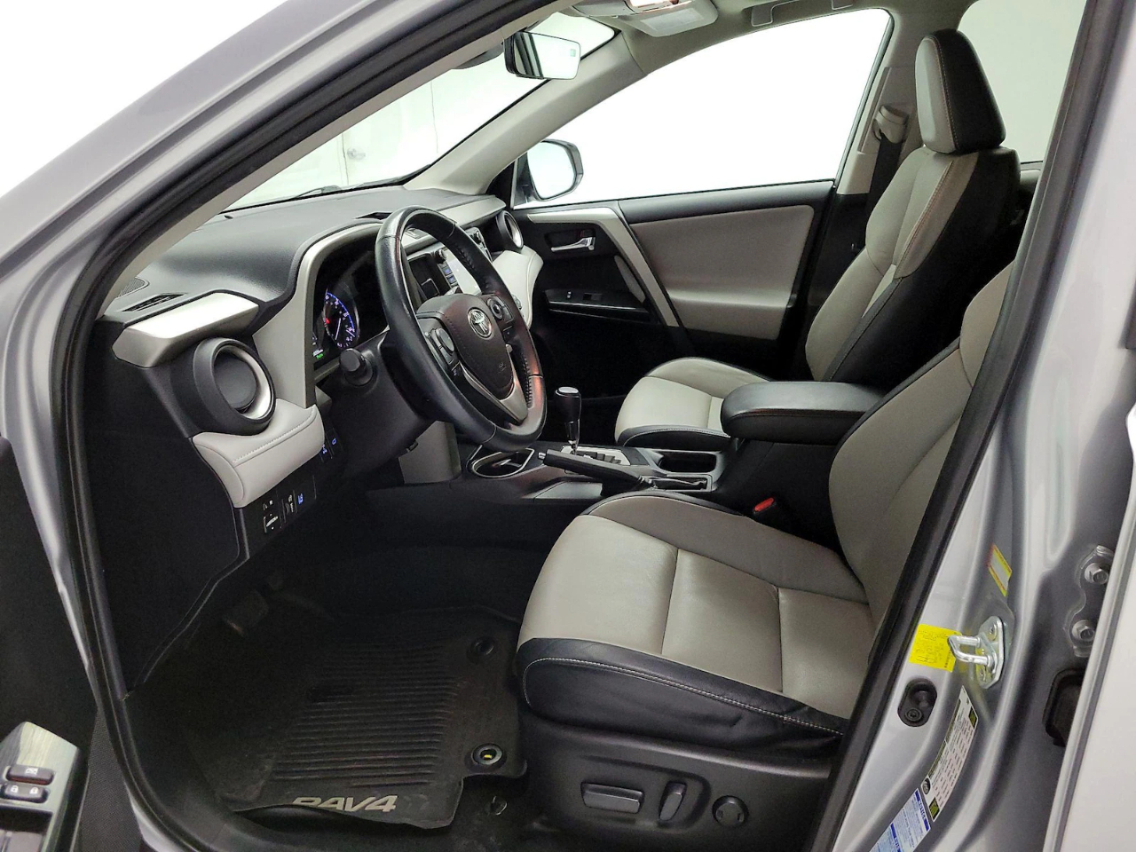 Toyota RAV4 XLE FWD 2018