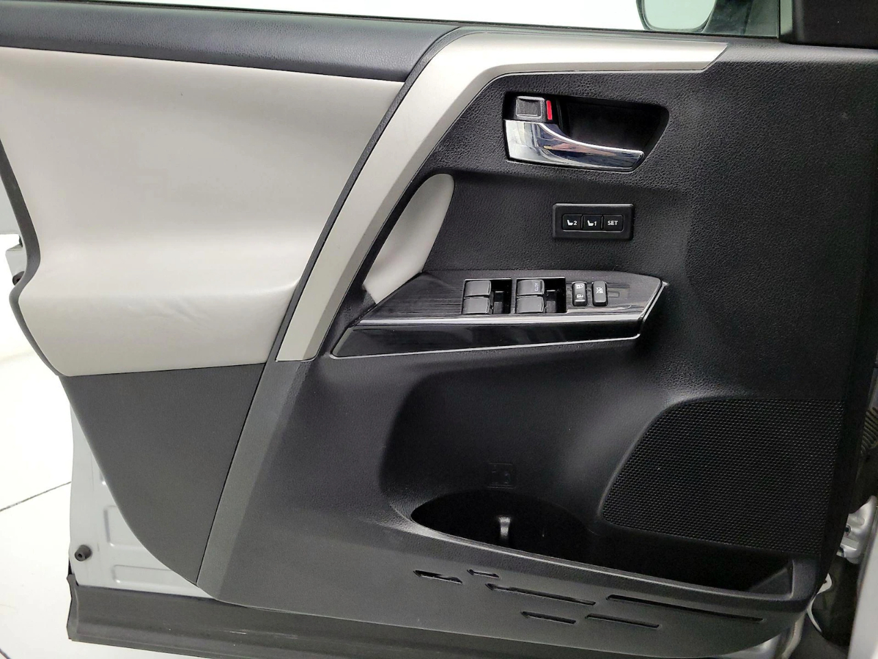 Toyota RAV4 XLE FWD 2018