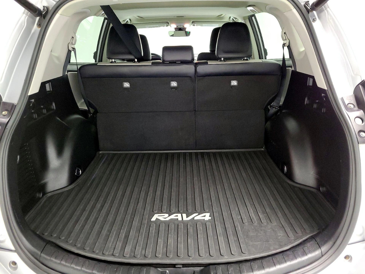 Toyota RAV4 XLE FWD 2018