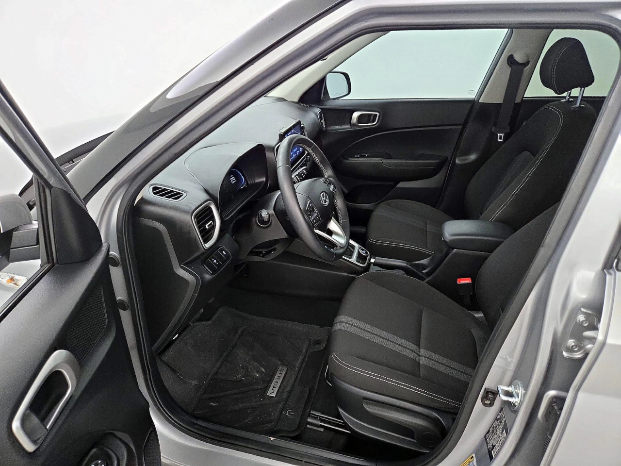 2025 Hyundai Venue SEL - Photo 14