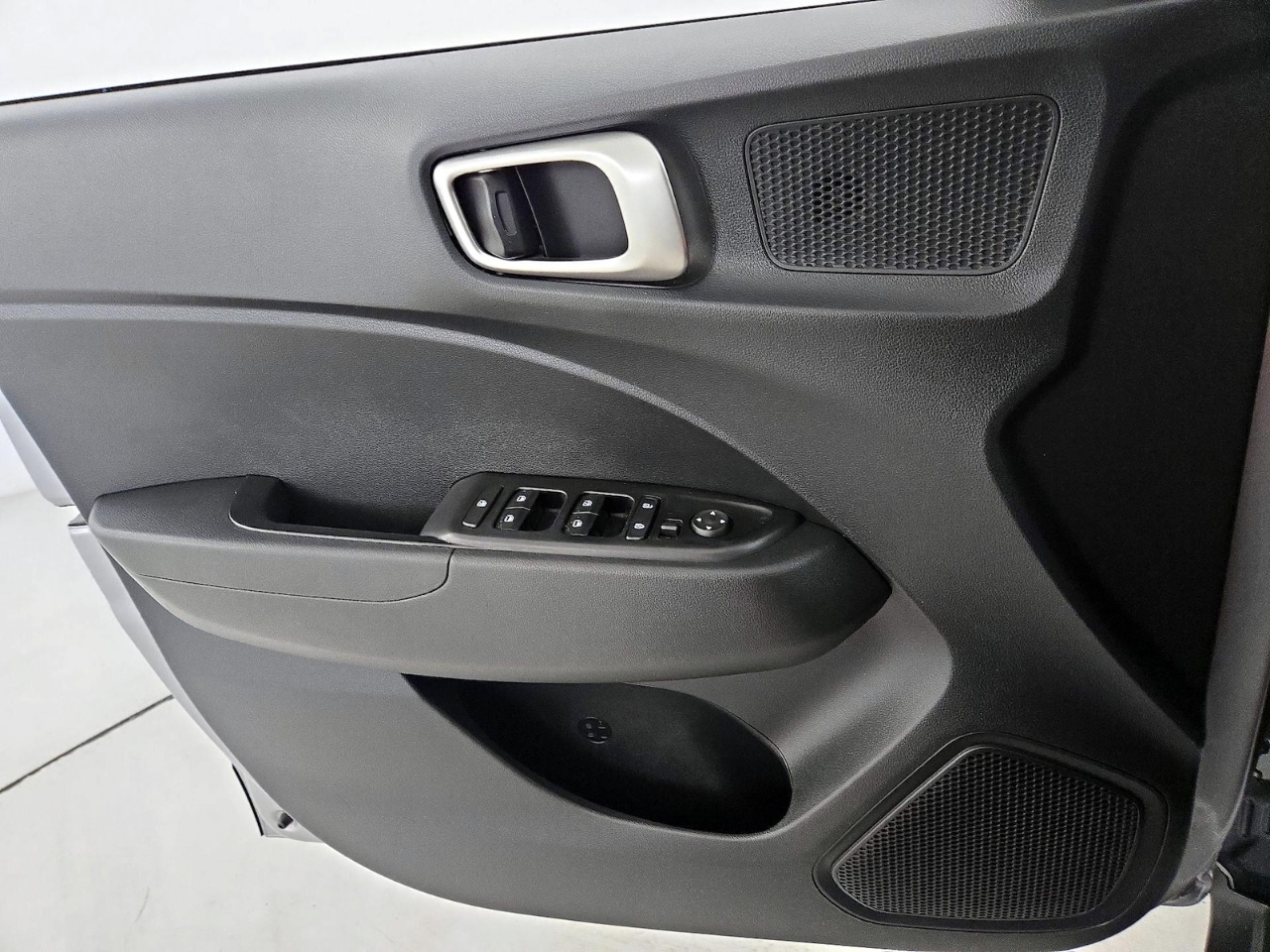 2025 Hyundai Venue SEL - Photo 15