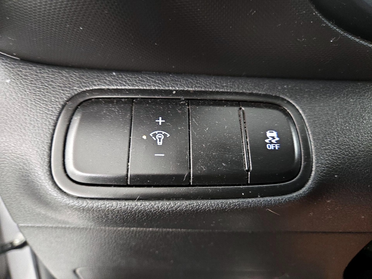 2025 Hyundai Venue SEL - Photo 17