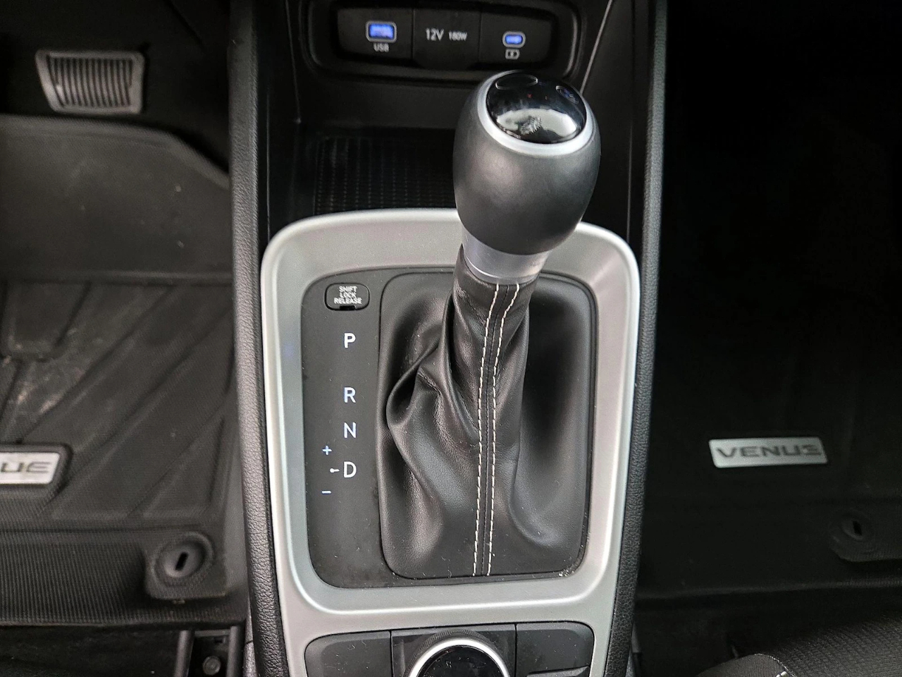 2025 Hyundai Venue SEL - Photo 22