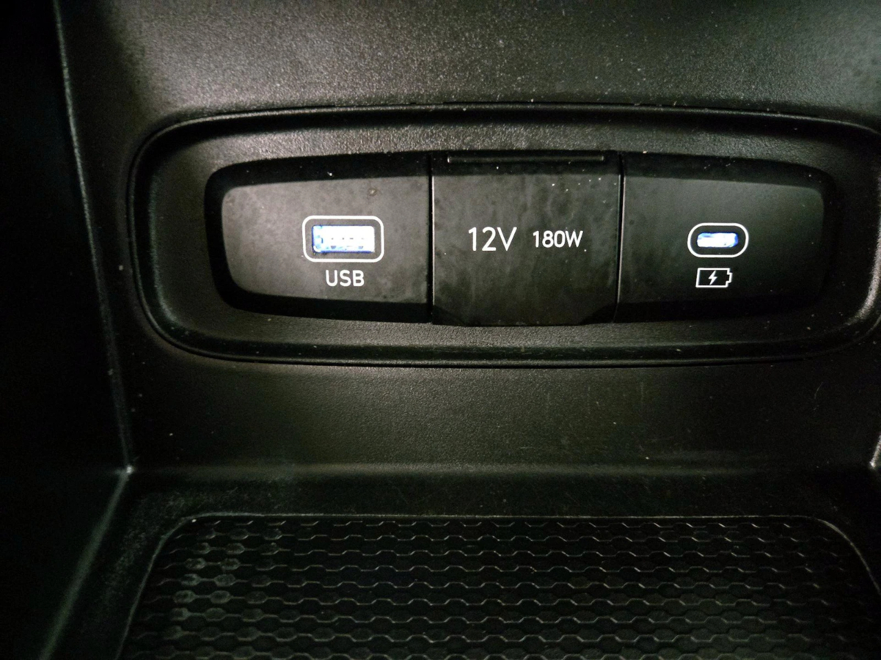 2025 Hyundai Venue SEL - Photo 23
