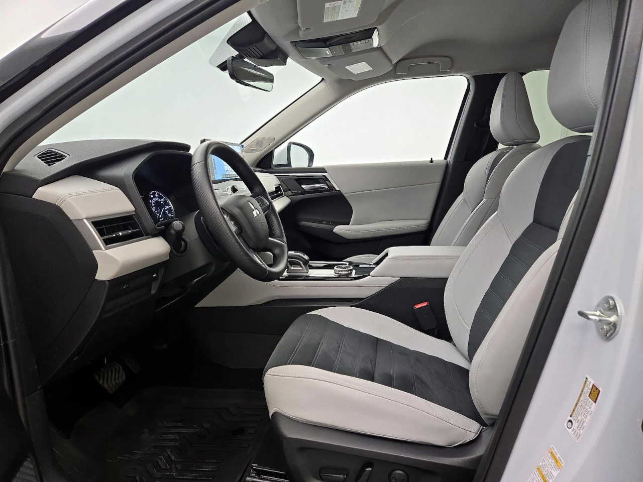 Mitsubishi Outlander SE 2WD 2025