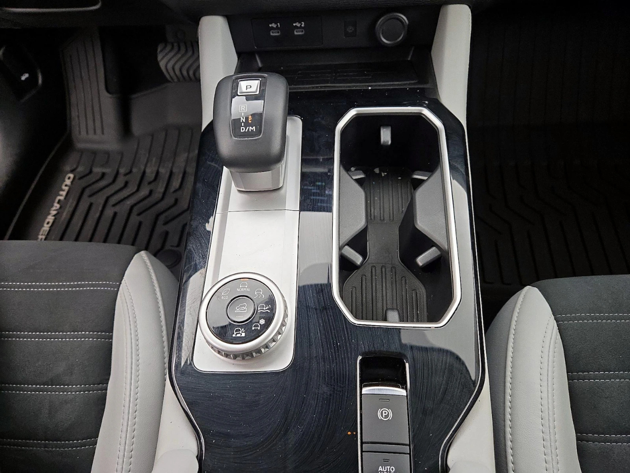 Mitsubishi Outlander SE 2WD 2025