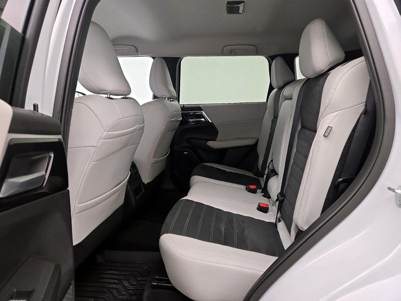 Mitsubishi Outlander SE 2WD 2025
