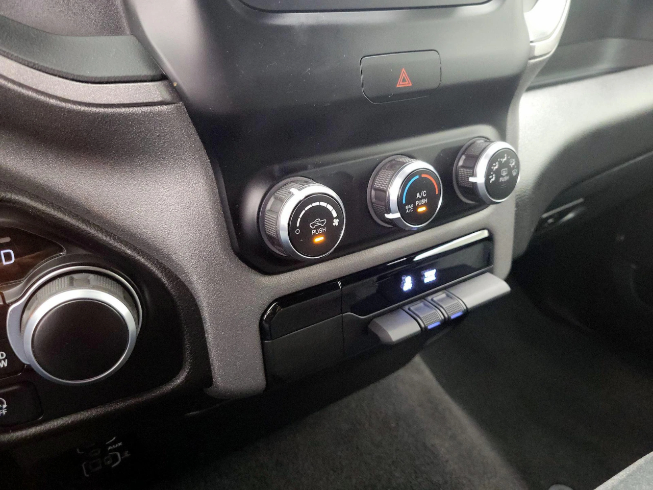 RAM 1500 Classic Tradesman Crew Cab SWB 2WD 2024