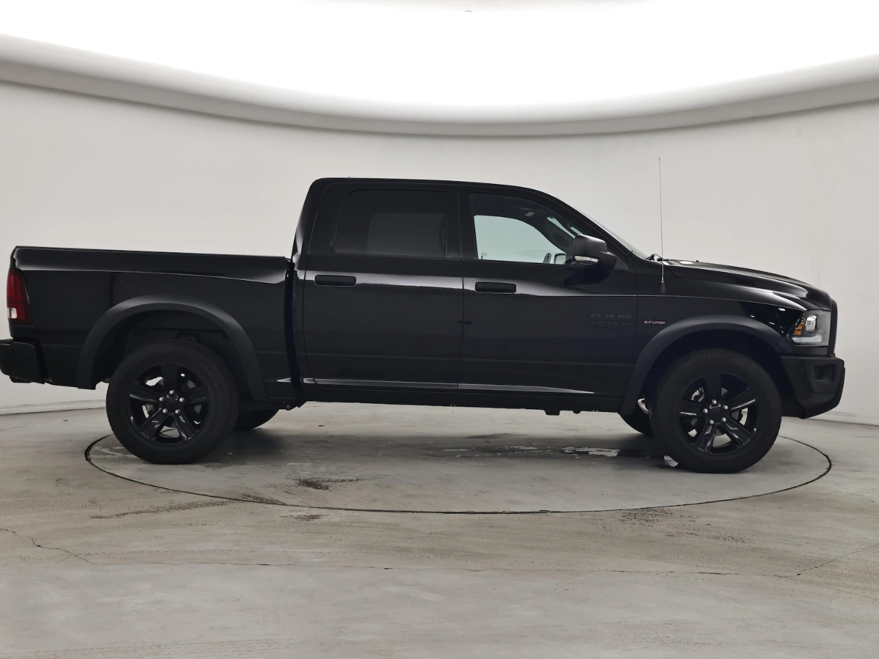 RAM 1500 Classic Tradesman Crew Cab SWB 2WD 2024