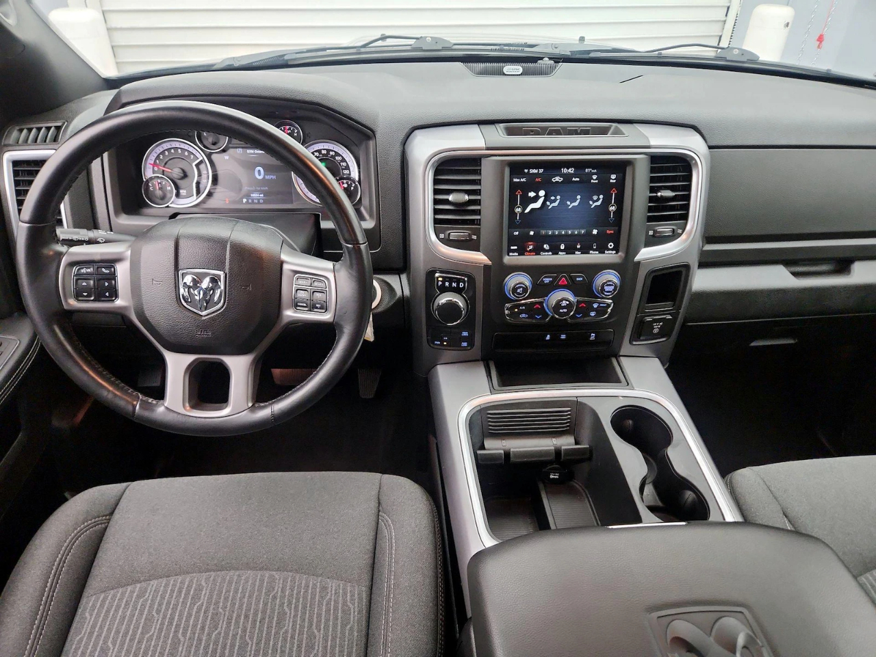 RAM 1500 Classic Tradesman Crew Cab SWB 2WD 2024