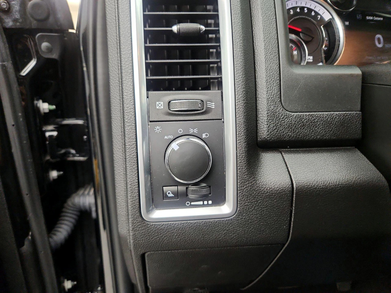 RAM 1500 Classic Tradesman Crew Cab SWB 2WD 2024