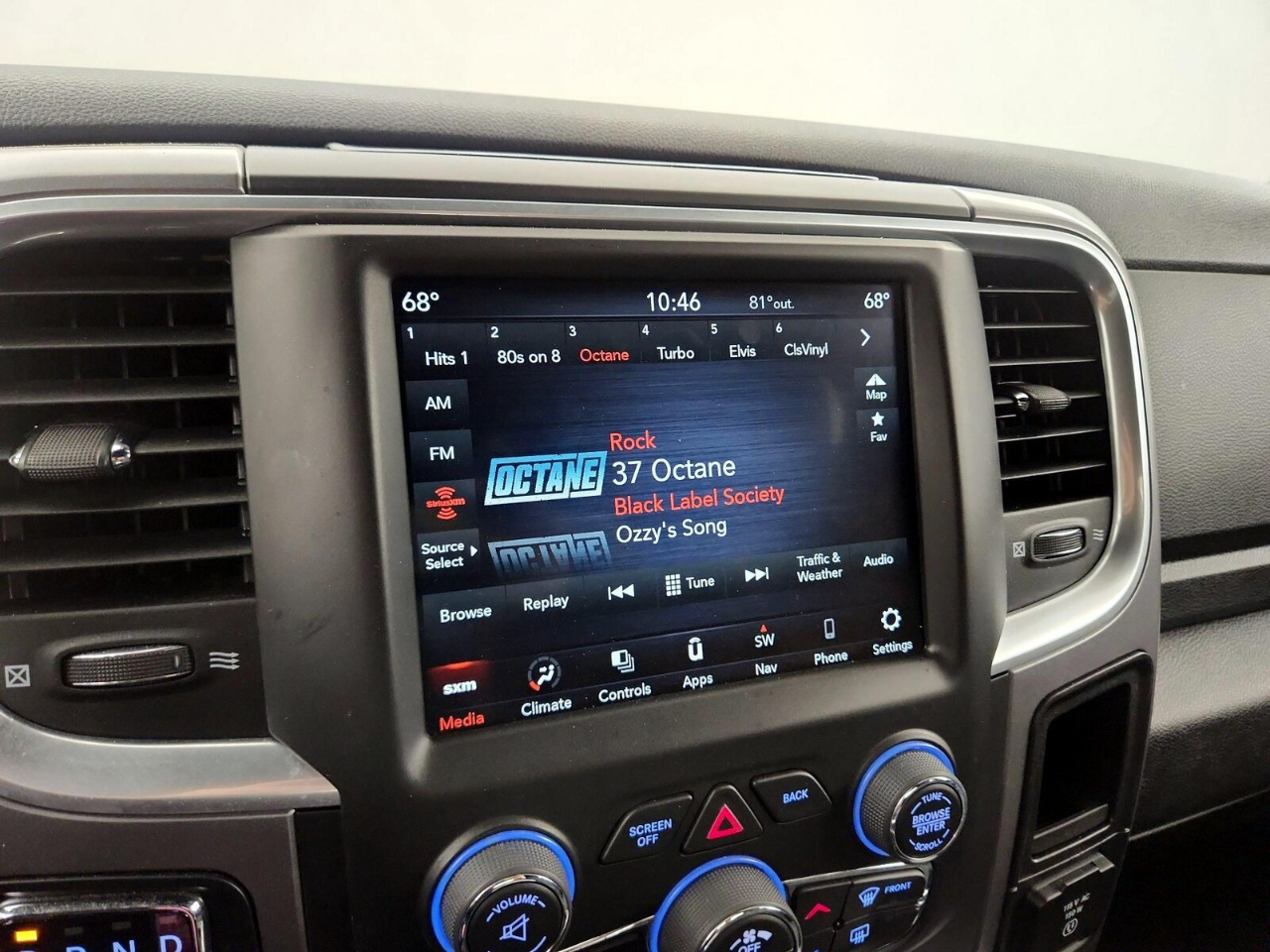 RAM 1500 Classic Tradesman Crew Cab SWB 2WD 2024