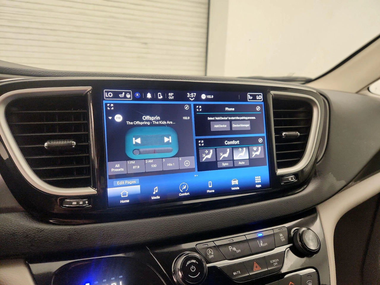 Chrysler Pacifica Touring L 2023