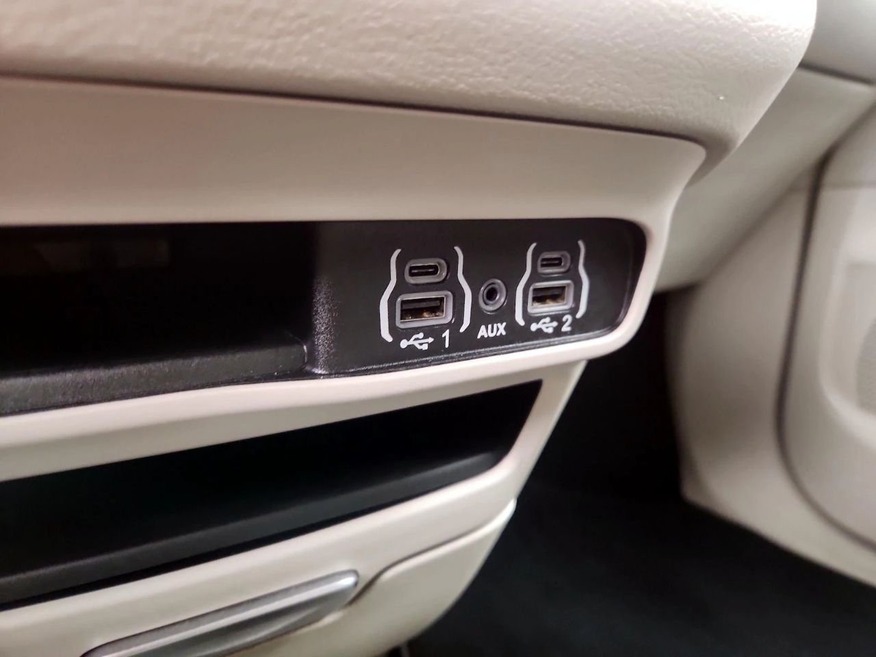 Chrysler Pacifica Touring L 2023