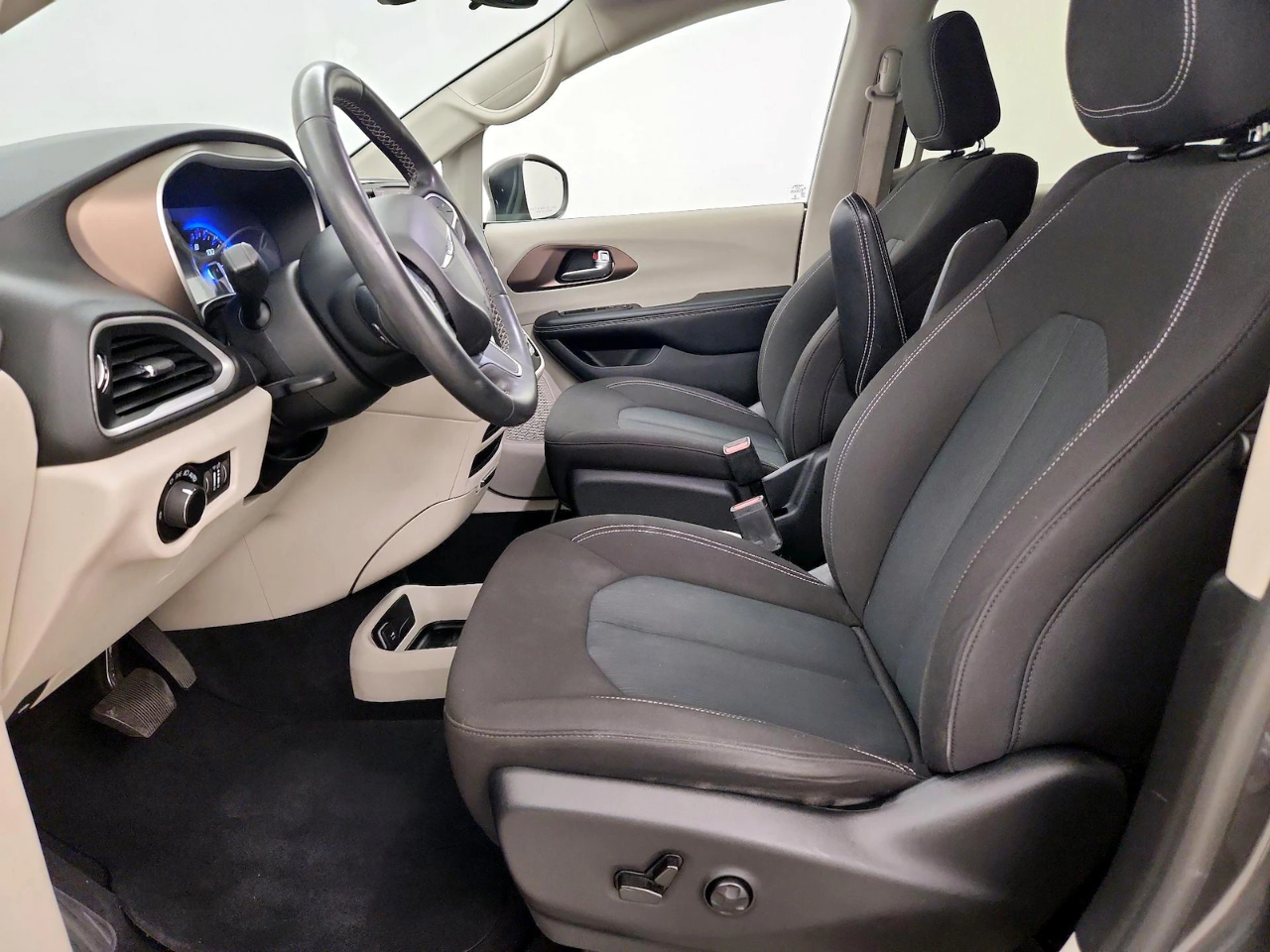 Chrysler Voyager LX 2023