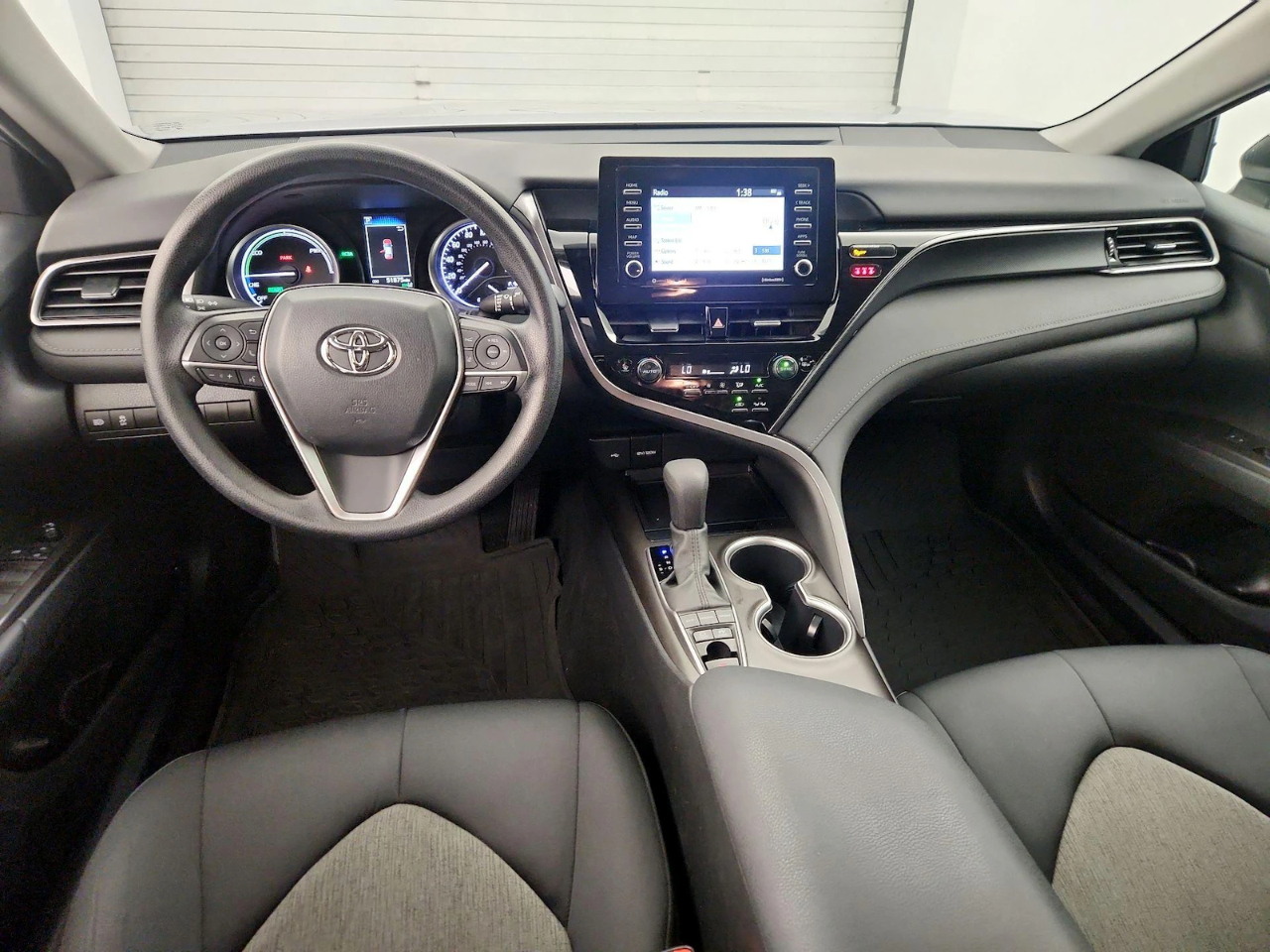 Toyota Camry Hybrid LE 2022
