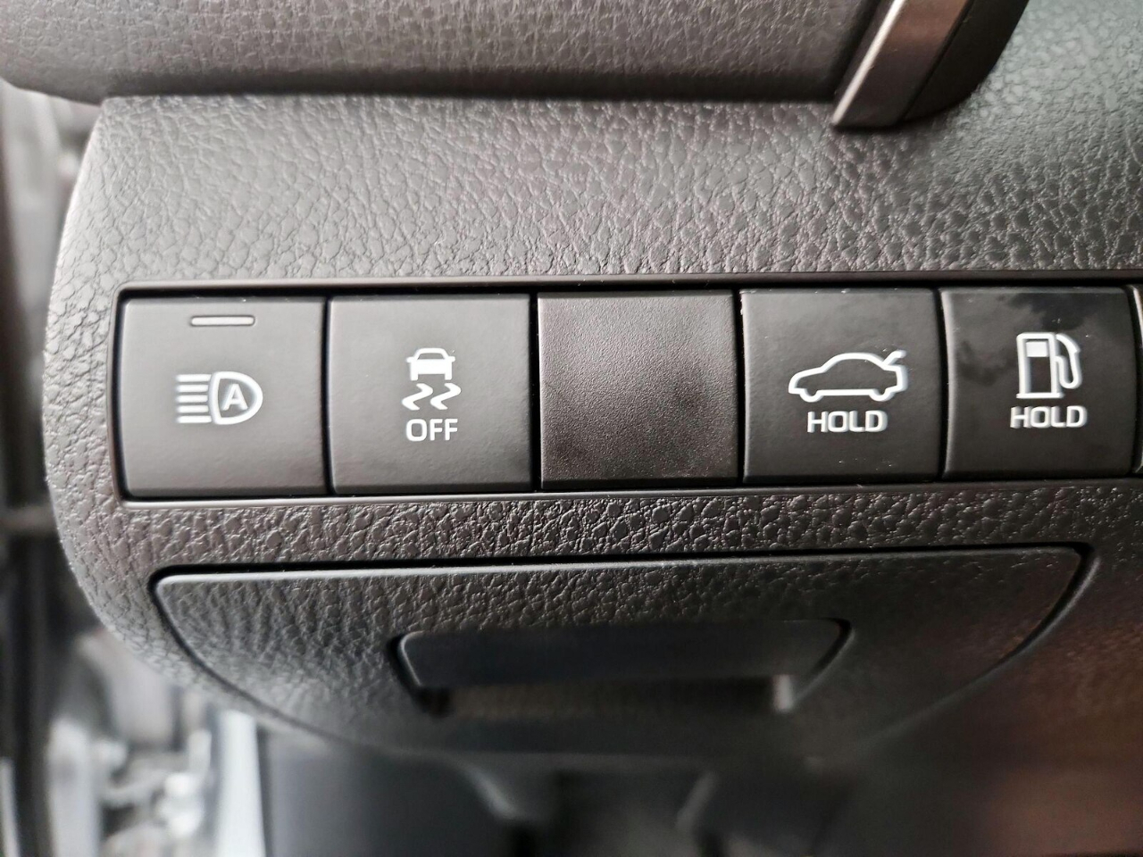 Toyota Camry Hybrid LE 2022