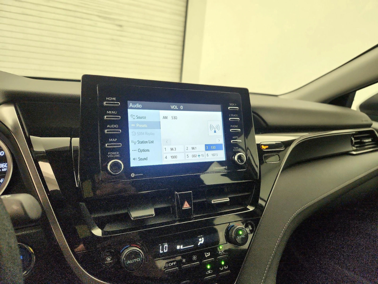 Toyota Camry Hybrid LE 2022