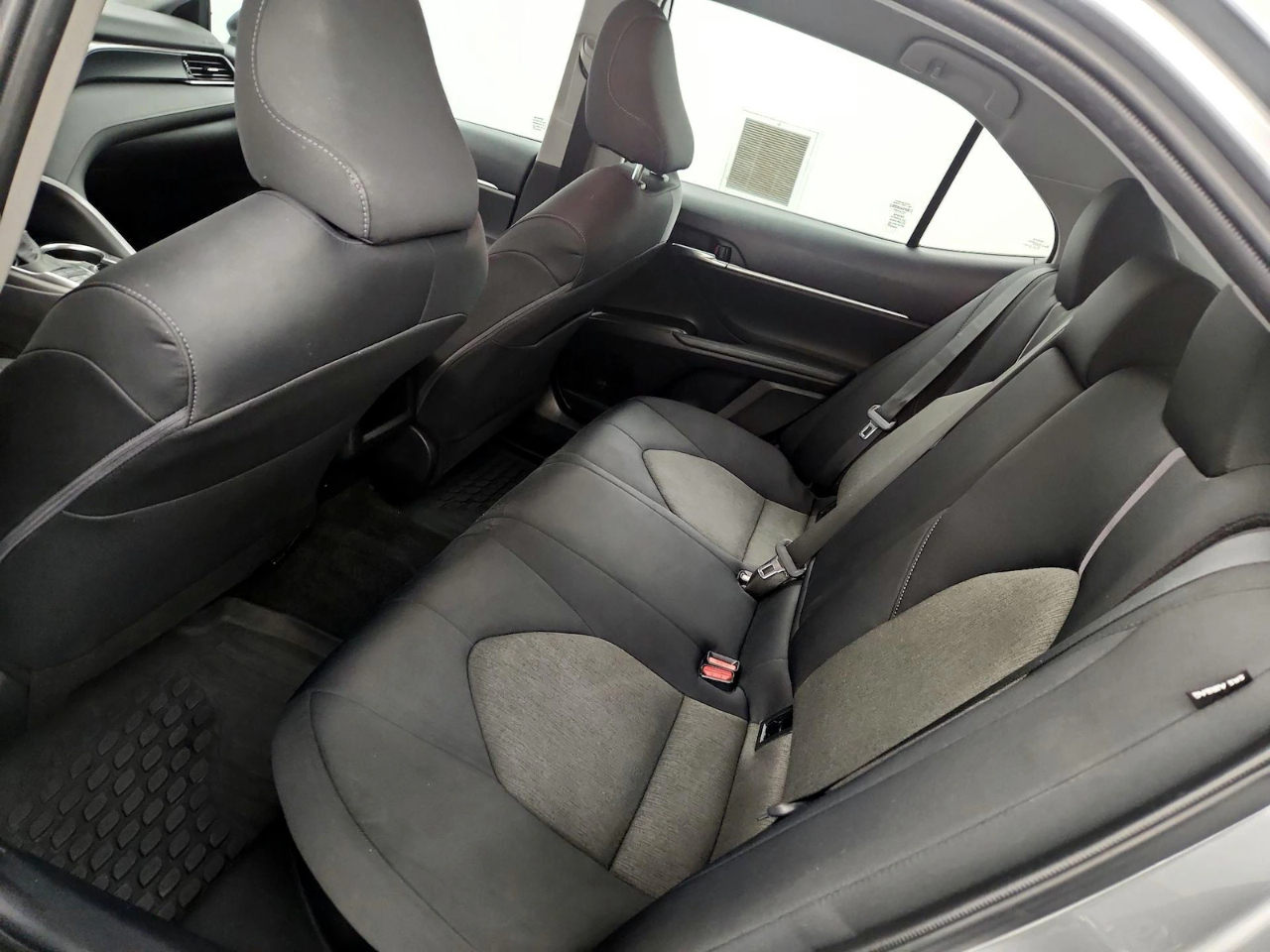Toyota Camry Hybrid LE 2022