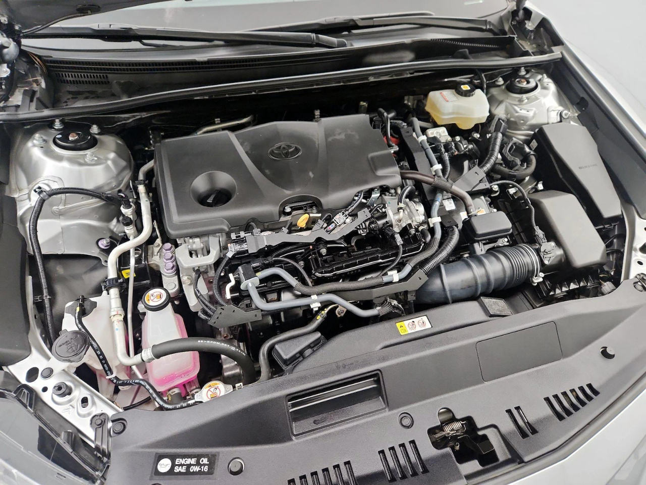 Toyota Camry Hybrid LE 2022