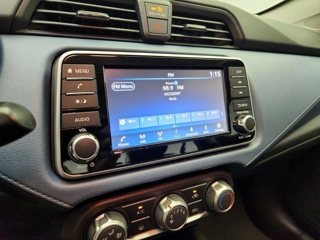 Nissan Versa SV 2025