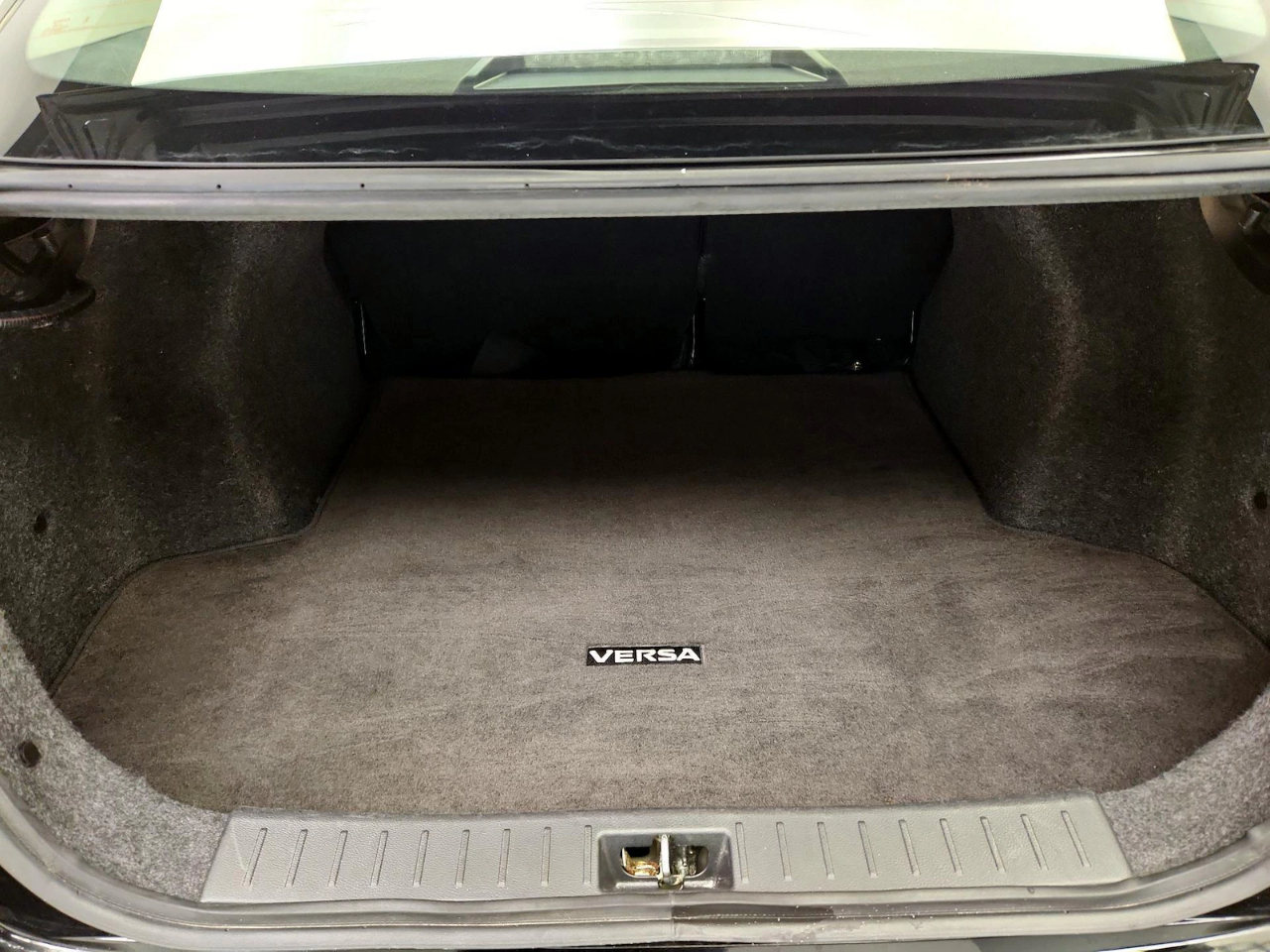 Nissan Versa SV 2025