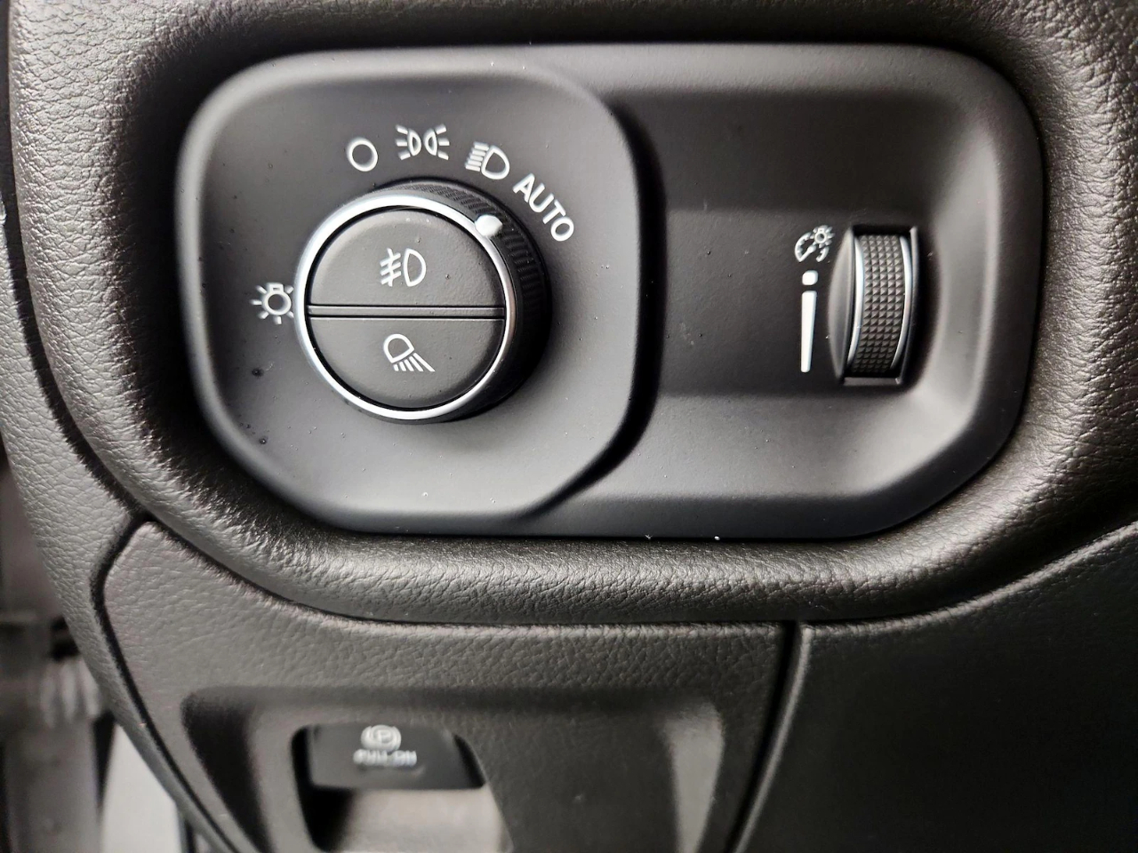 RAM 1500 Big Horn Crew Cab SWB 4WD 2022