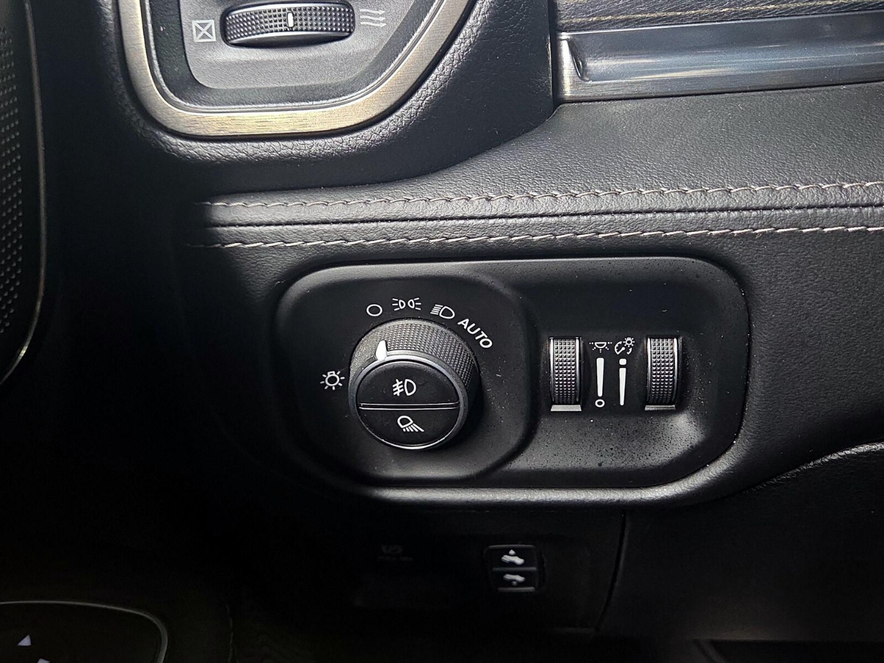 RAM 1500 Laramie Crew Cab SWB 4WD 2018