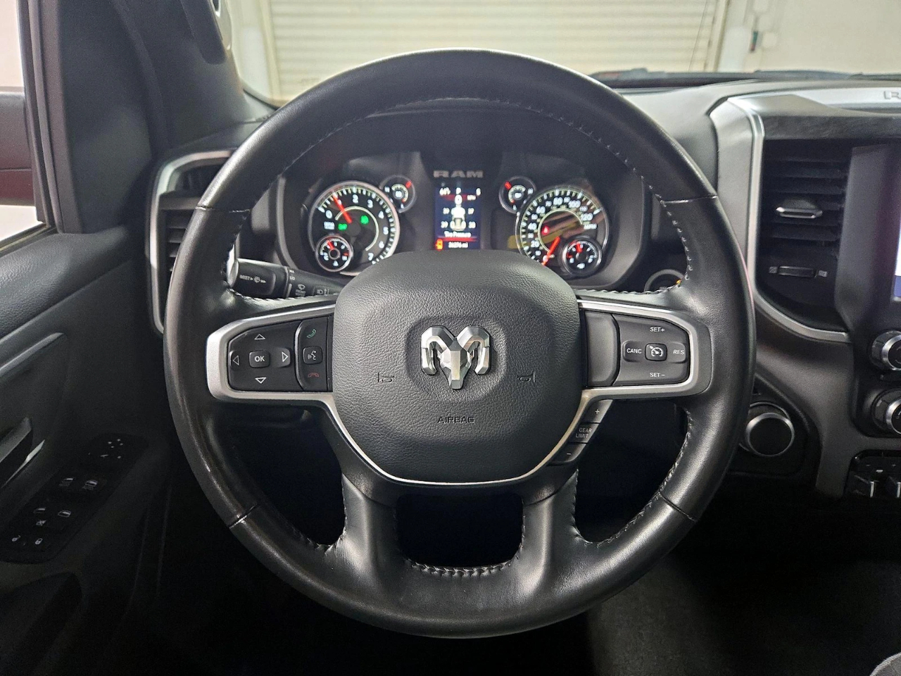 RAM 1500 Big Horn Crew Cab SWB 4WD 2023