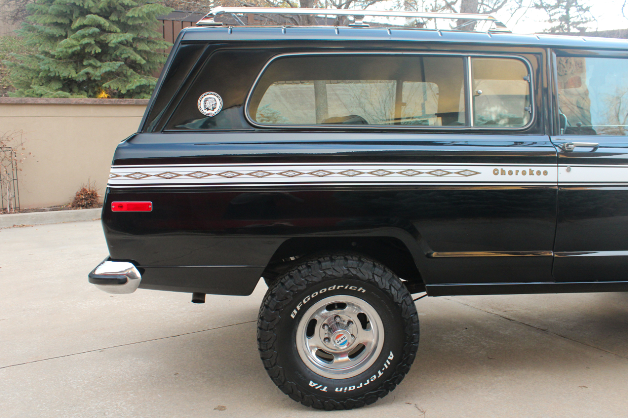 Jeep Cherokee  1975