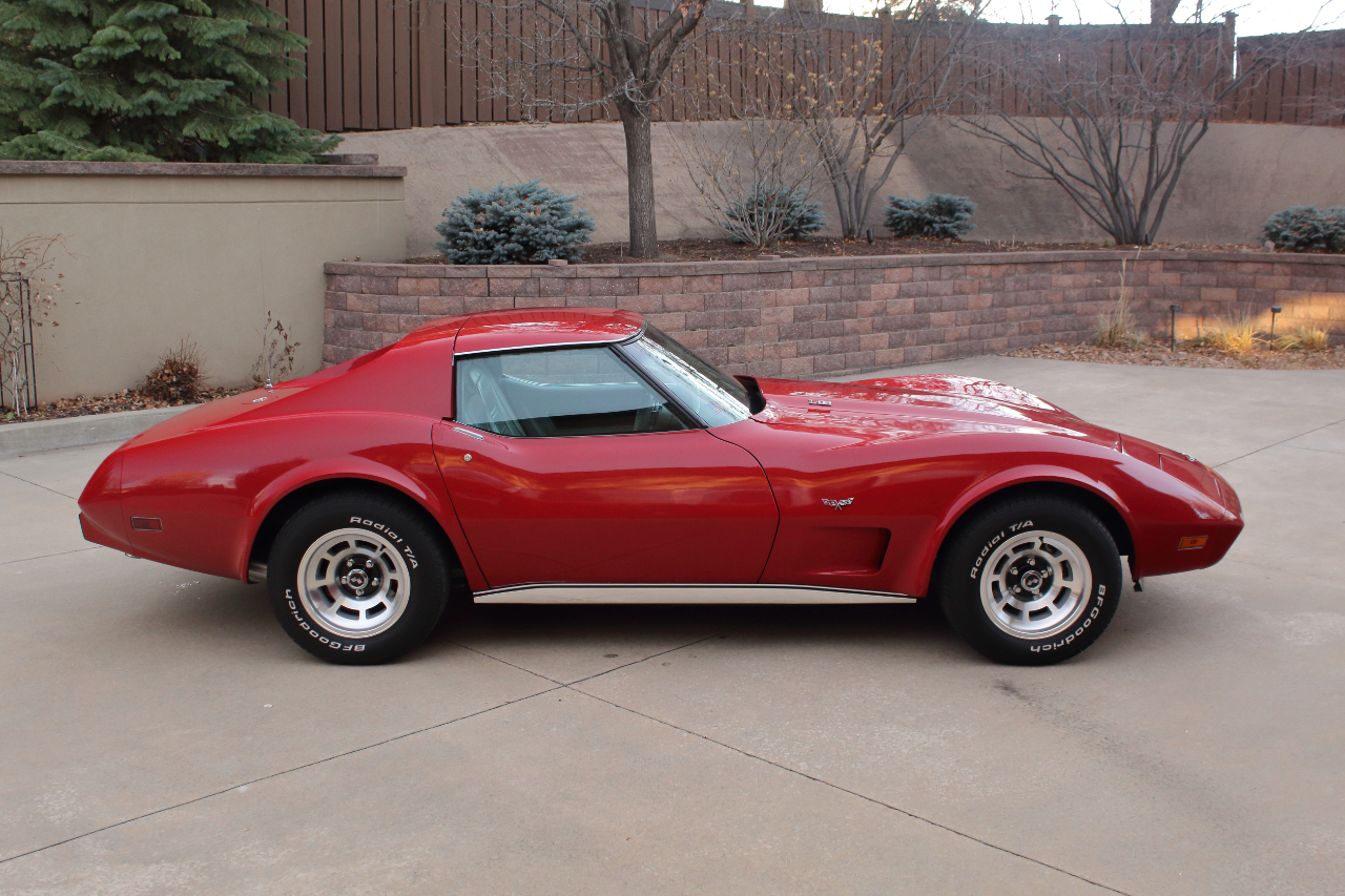 Chevrolet Corvette  1977