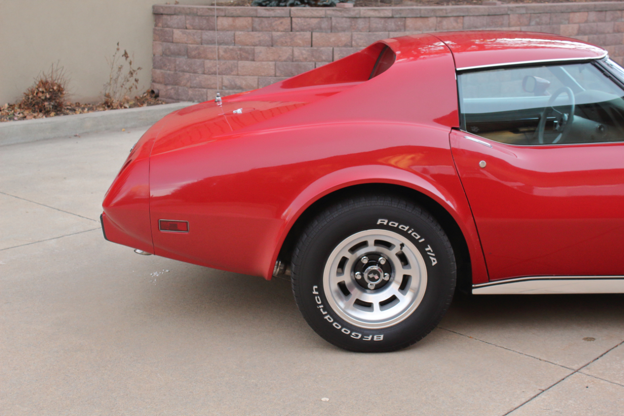 Chevrolet Corvette  1977