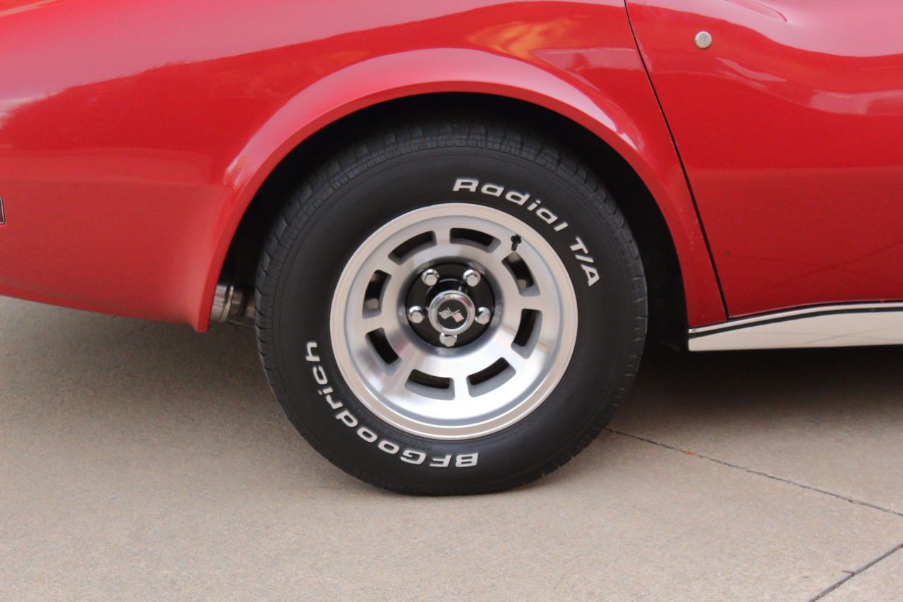 Chevrolet Corvette  1977