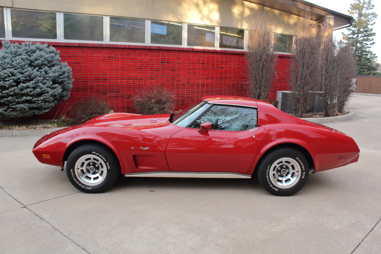 Chevrolet Corvette  1977