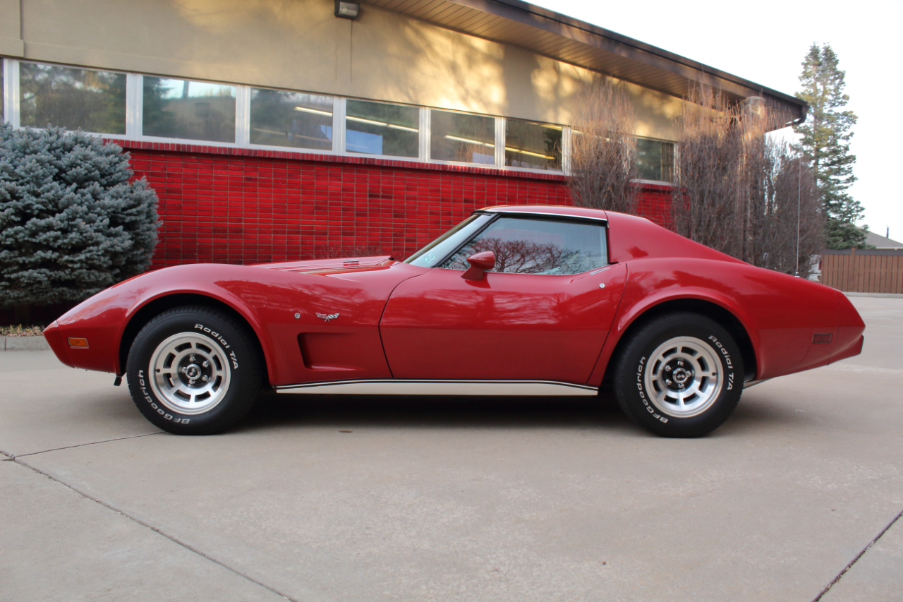 Chevrolet Corvette  1977