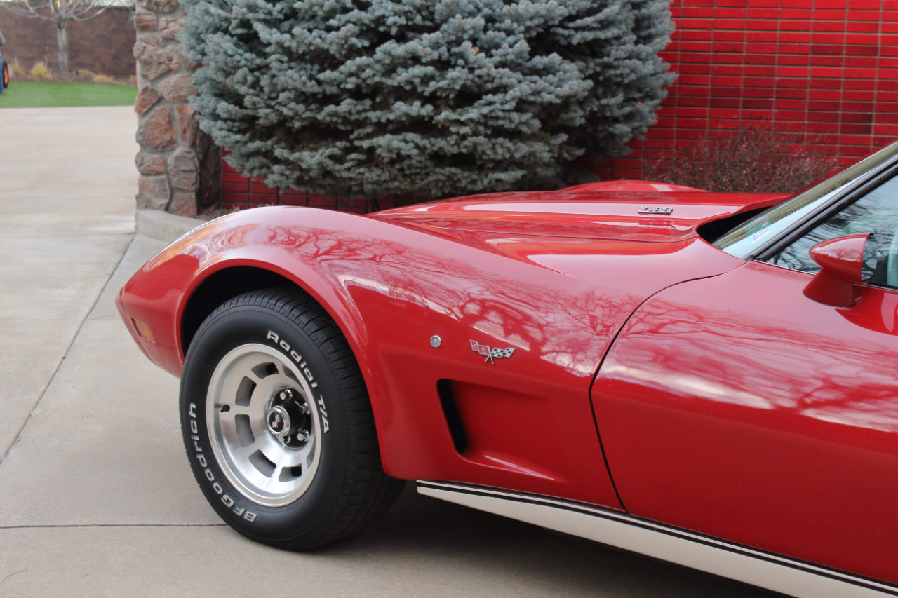 Chevrolet Corvette  1977