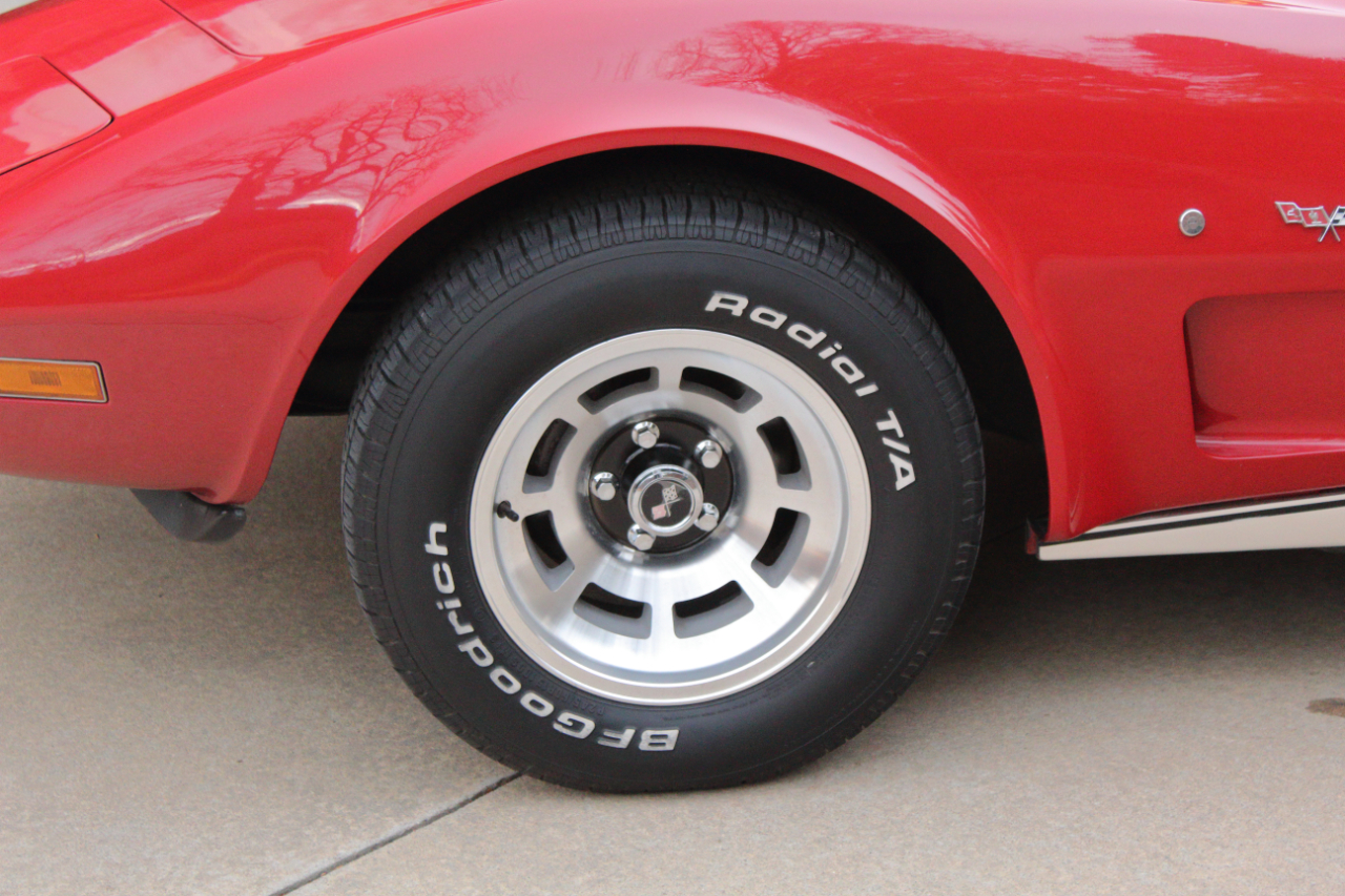 Chevrolet Corvette  1977