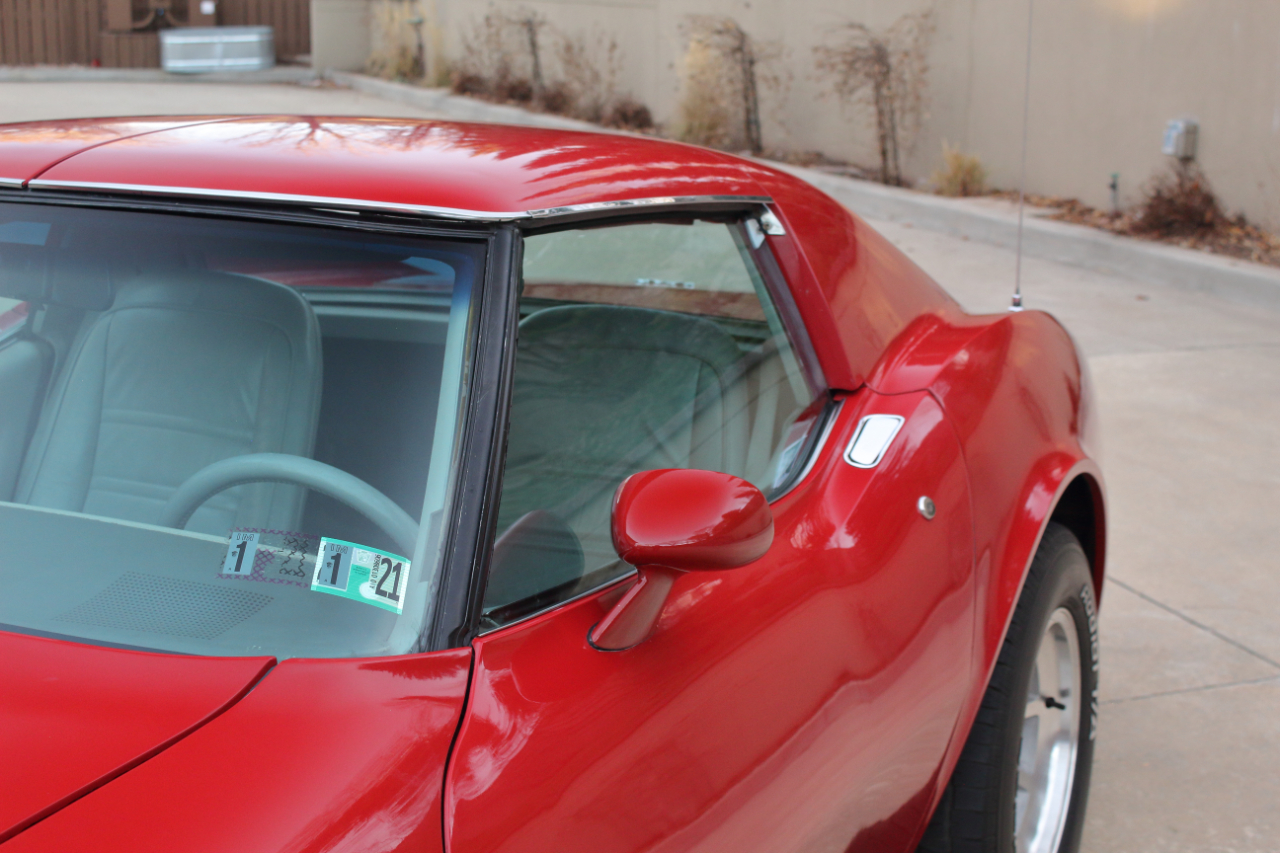 Chevrolet Corvette  1977