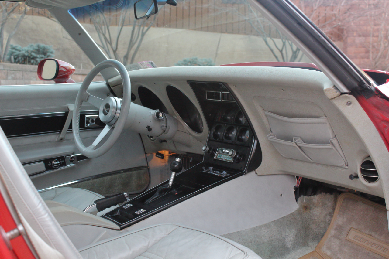 Chevrolet Corvette  1977